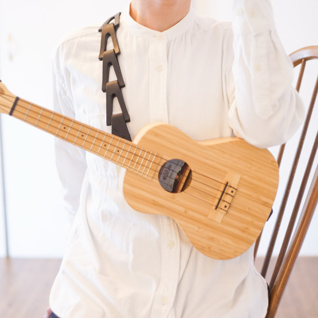 kolmio for ukulele コルミオ Black ウクレレに装着したイメージ