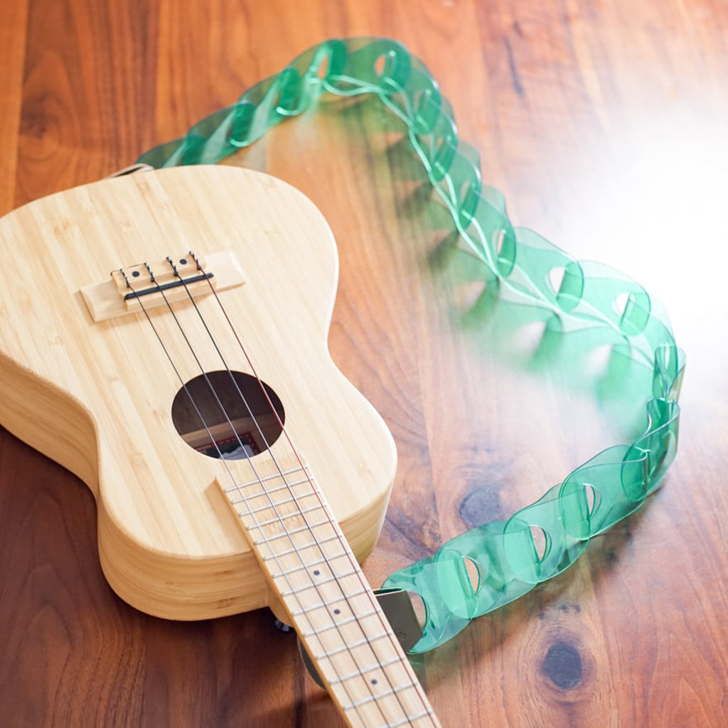 Wellington for ukulele Clear ver. ウェリントン PVCGreen×革Green ウクレレに装着したイメージ