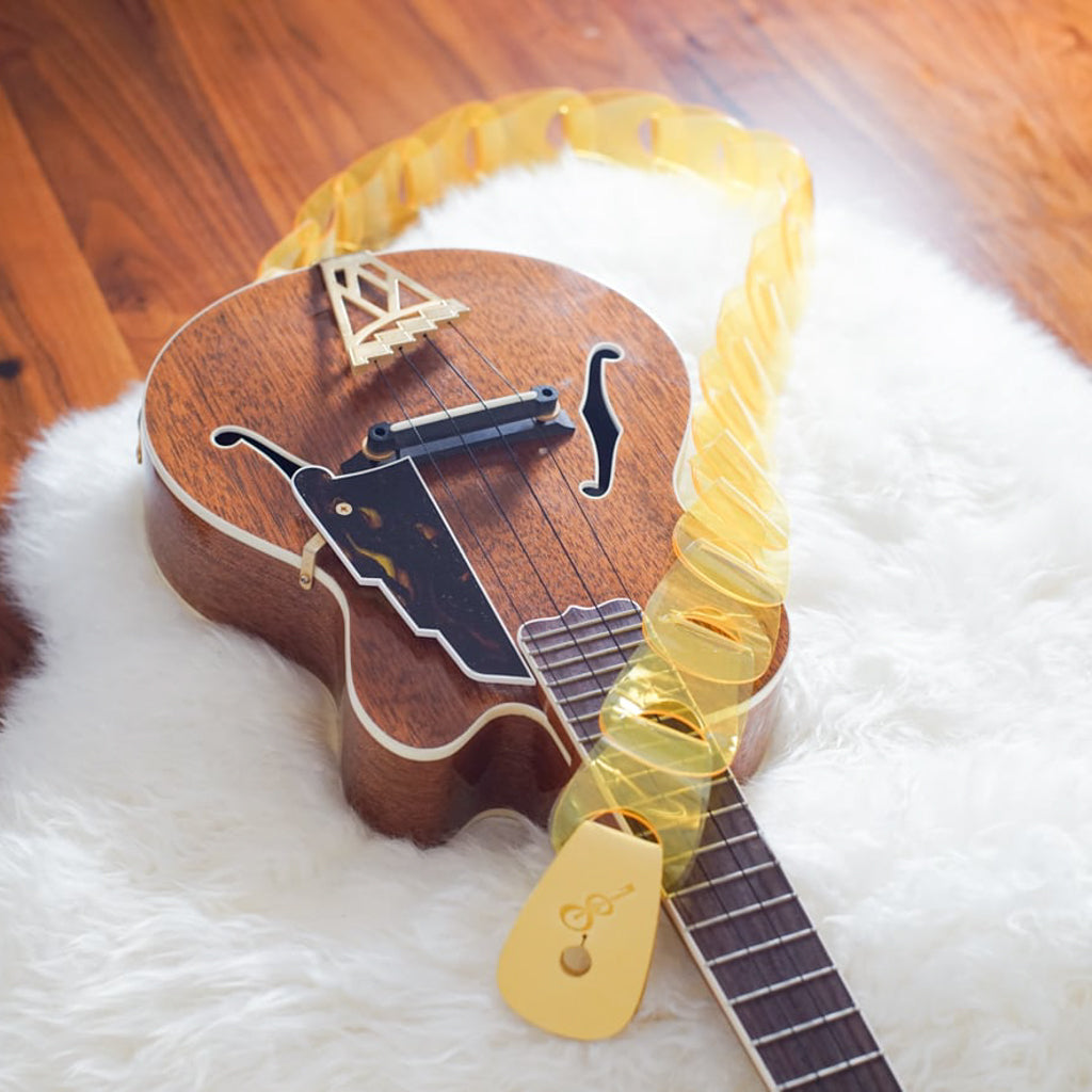 Wellington for ukulele Clear ver. ウェリントン PVCYellow×革Yellow ウクレレに装着したイメージ