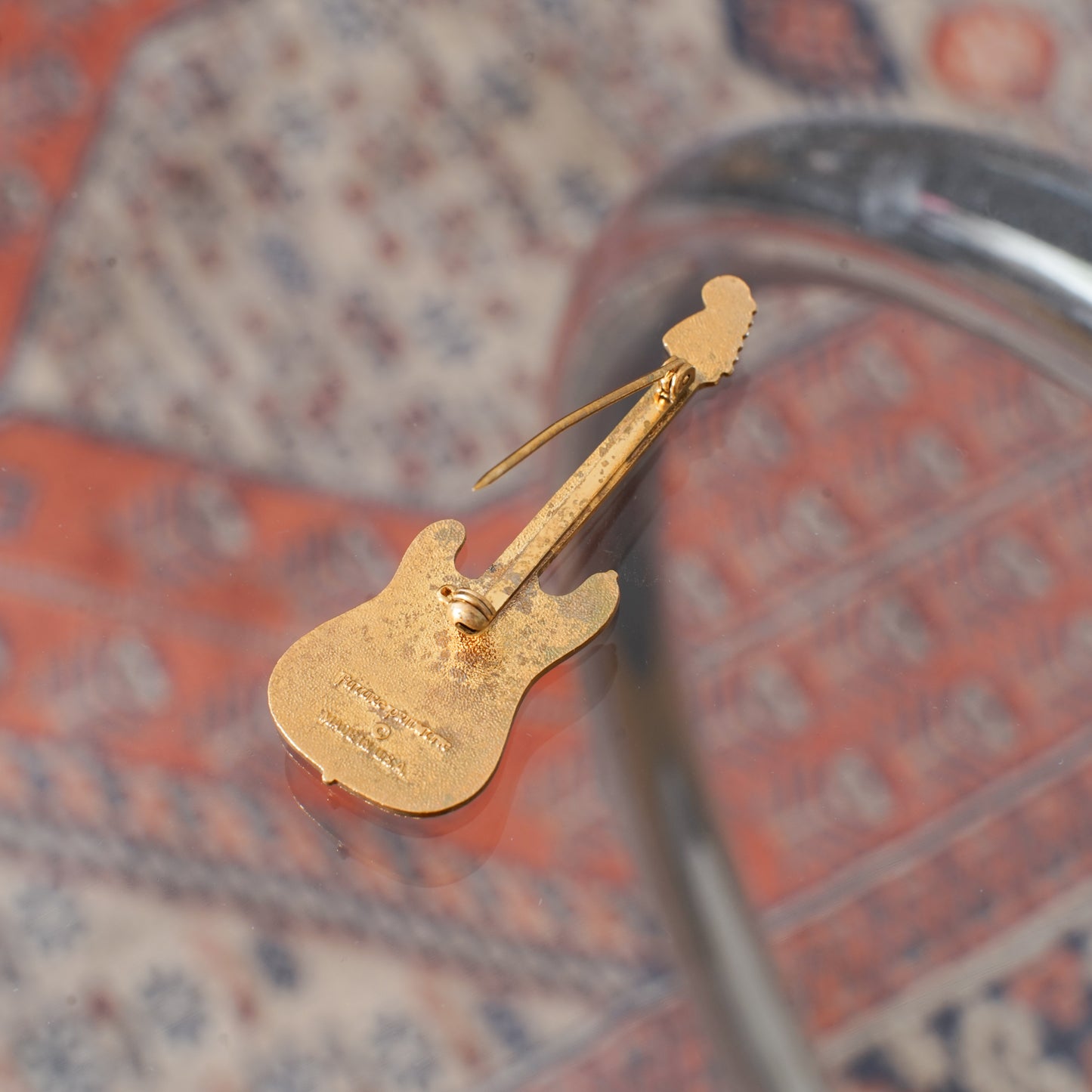 Electric guitar brooch #1 | Vintage clothing and accessories selected by a guitar strap shop