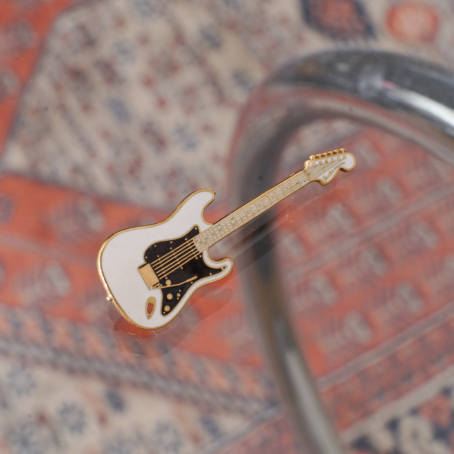 Electric guitar brooch #1 | Vintage clothing and accessories selected by a guitar strap shop