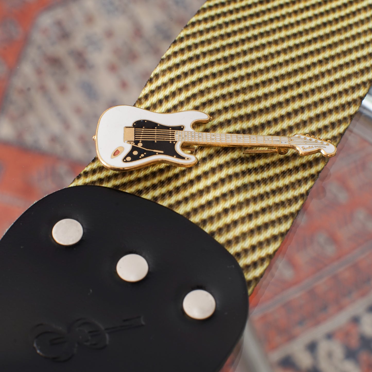 Electric guitar brooch #1 | Vintage clothing and accessories selected by a guitar strap shop