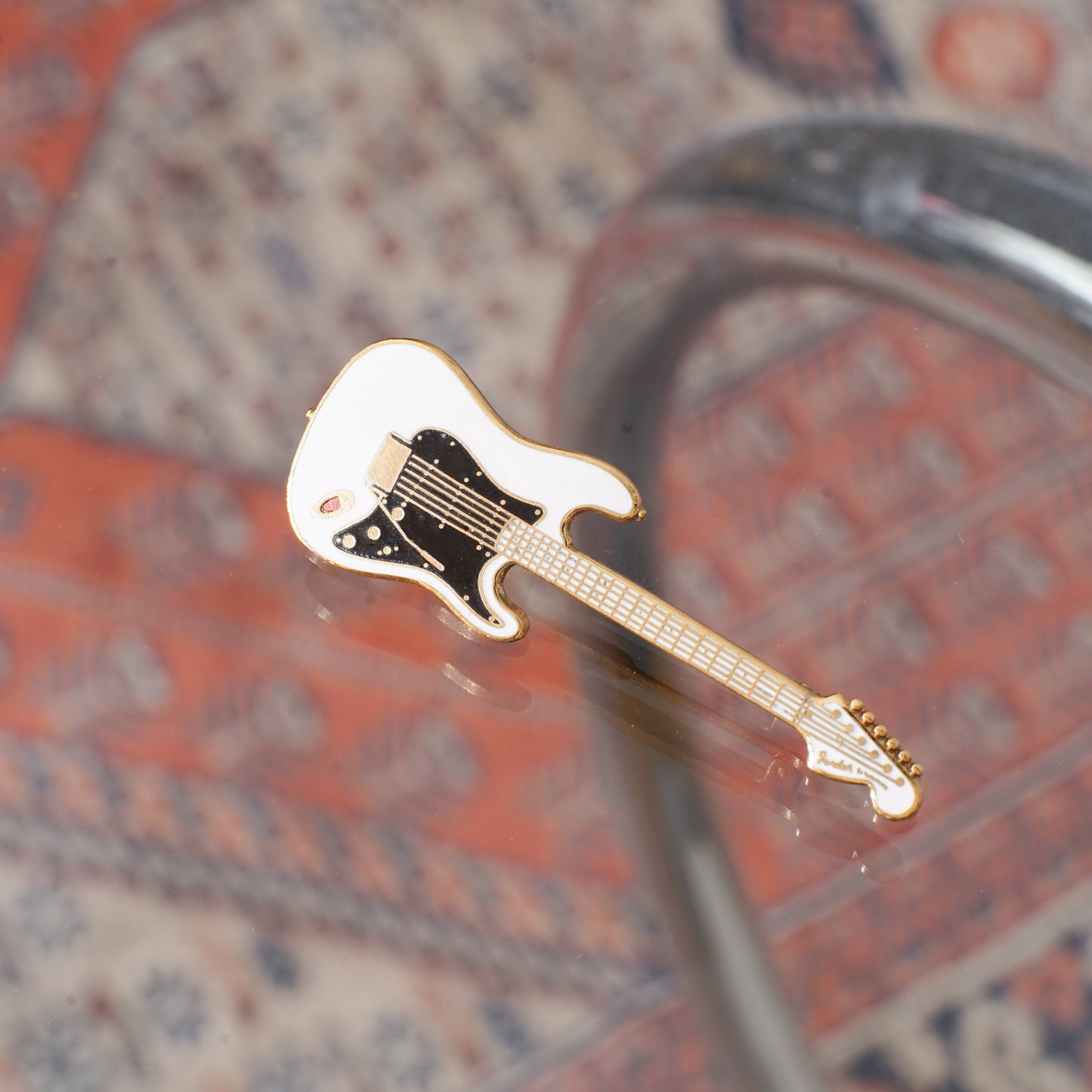 Electric guitar brooch #1 | Vintage clothing and accessories selected by a guitar strap shop