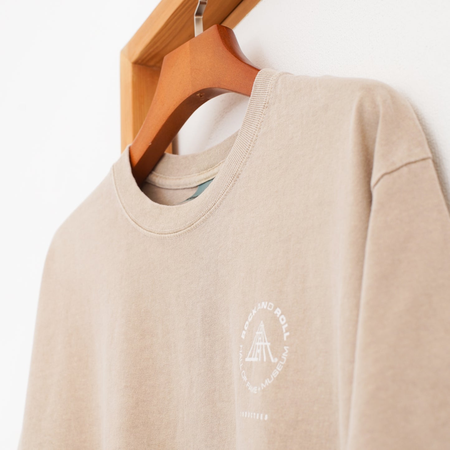 R&R Museum Tee 美術館で売っていたギターTシャツ｜ギターストラップ屋が選ぶ古着＆雑貨