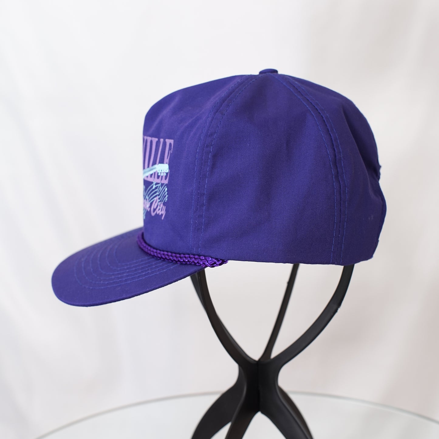 NASHVILLE Music City Cap: A trucker cap from the guitar town of Nashville | Vintage clothing and accessories selected by a guitar strap shop