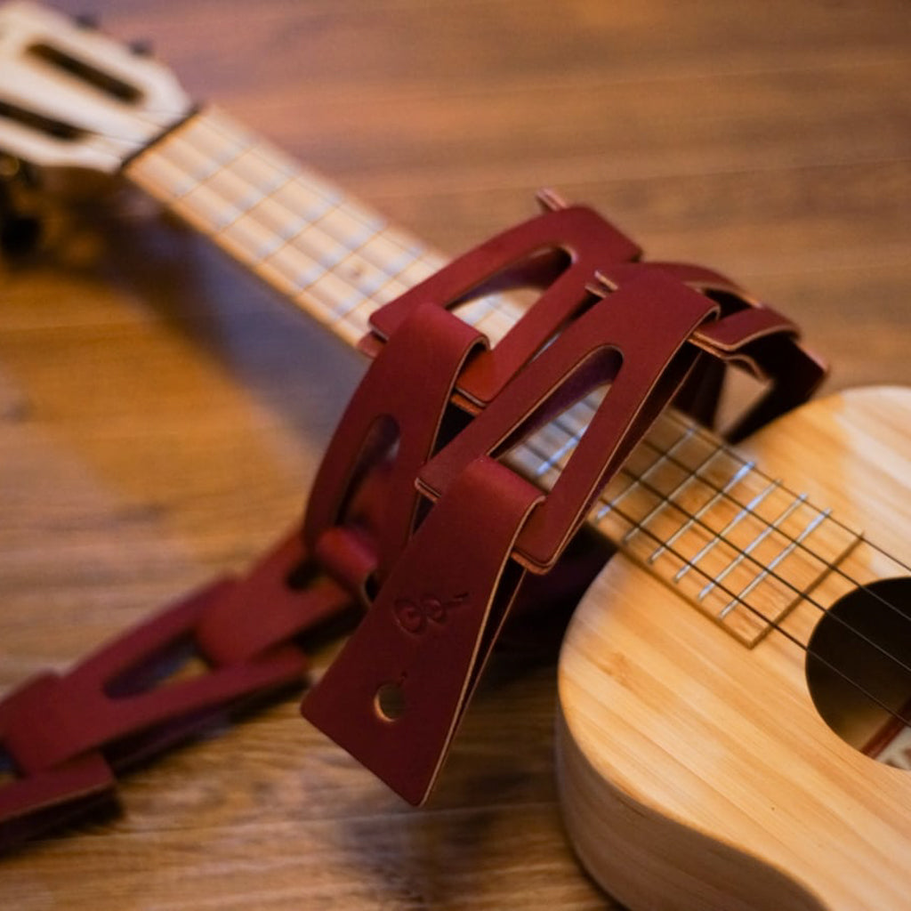 kolmio for ukulele コルミオ Wine Red ウクレレに装着したイメージ