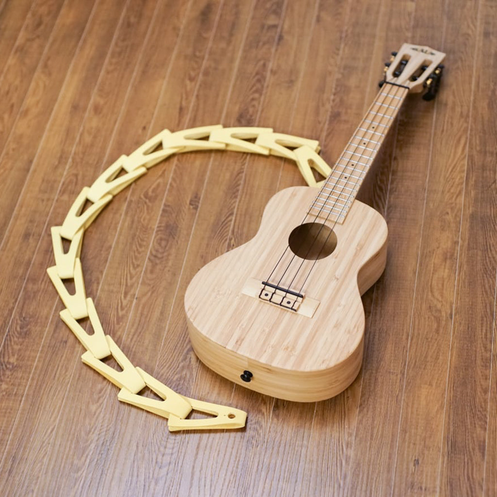 kolmio for ukulele コルミオ Yellow ウクレレに装着したイメージ