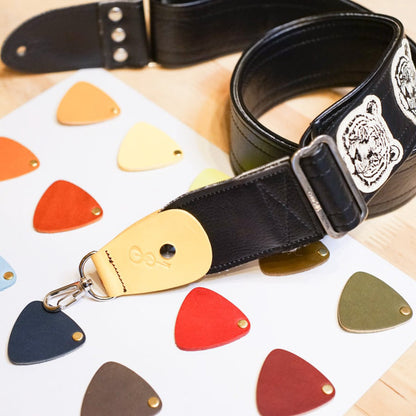 Backstage for Bag | An attachment that transforms a guitar strap into a shoulder bag strap