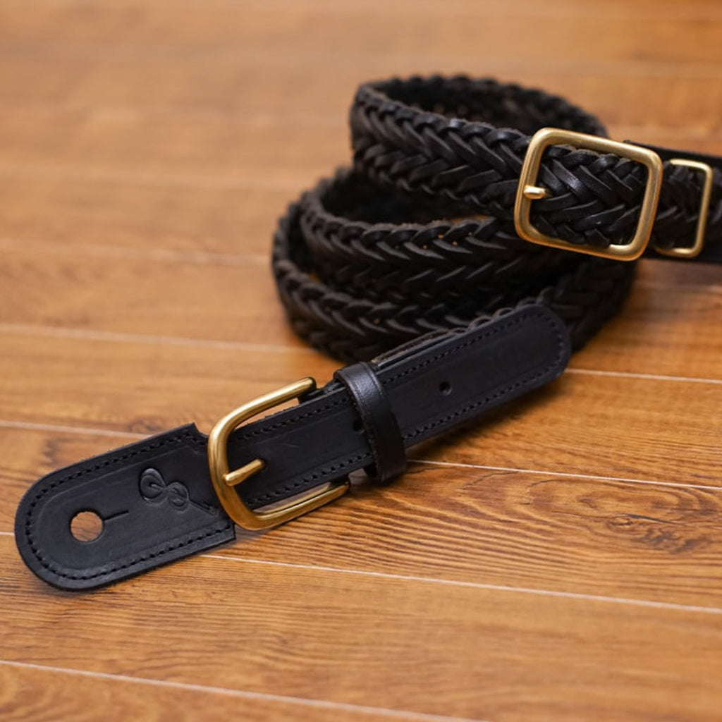 attacca | Attachment that turns a belt into a guitar strap