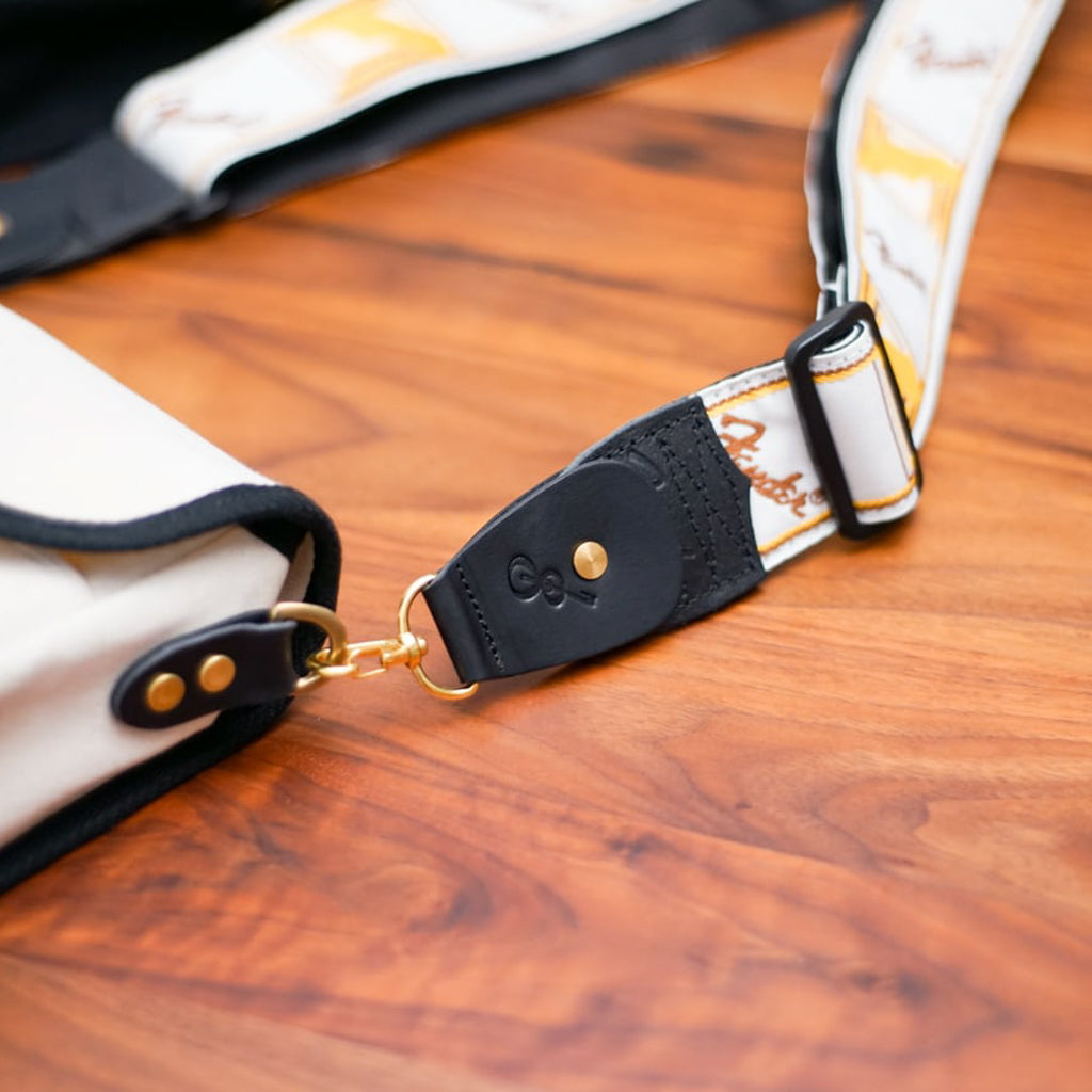 Backstage for Bag | An attachment that transforms a guitar strap into a shoulder bag strap