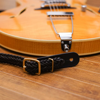 attacca | Attachment that turns a belt into a guitar strap