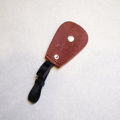 Backstage for Camera | An attachment that turns a guitar strap into a camera strap