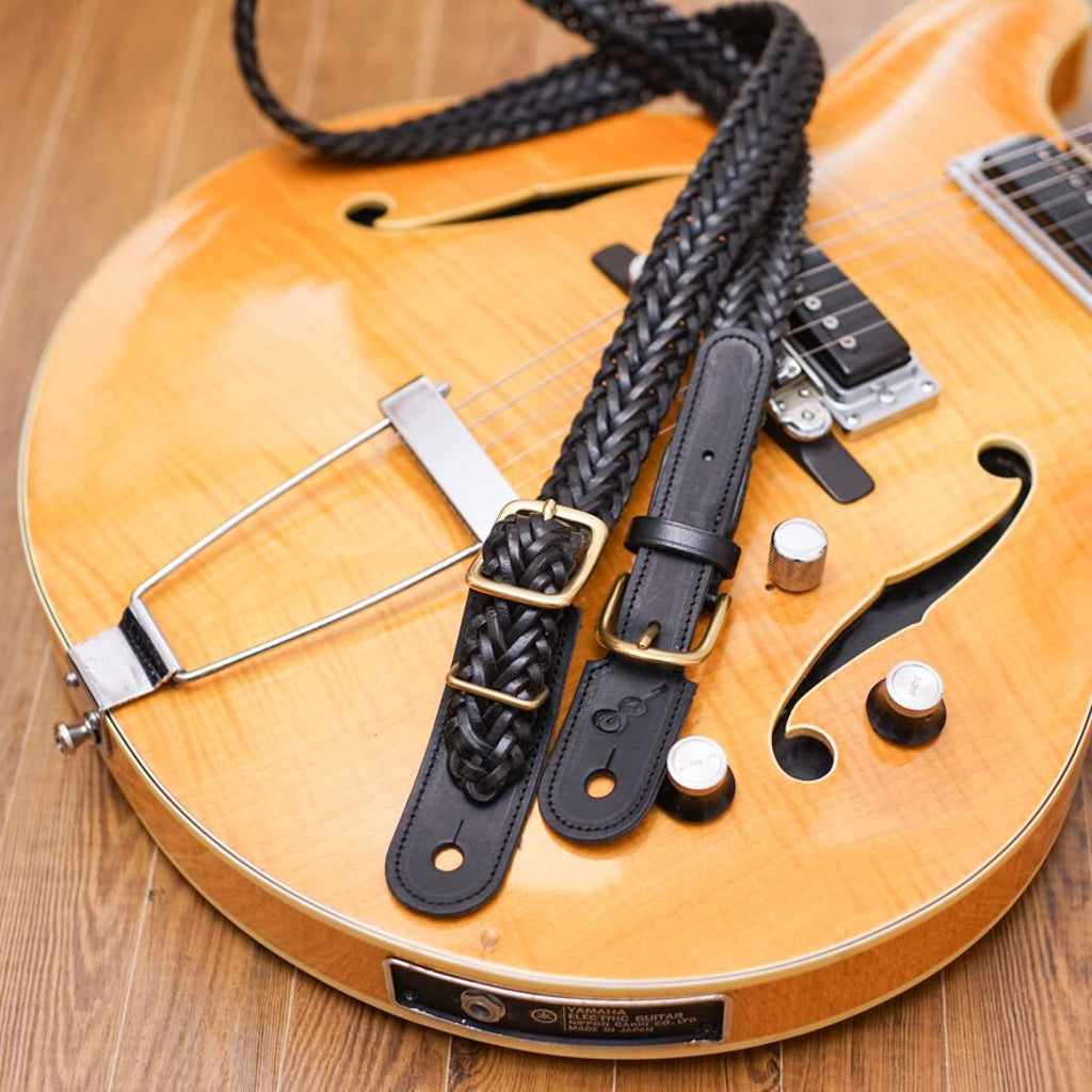 attacca | Attachment that turns a belt into a guitar strap