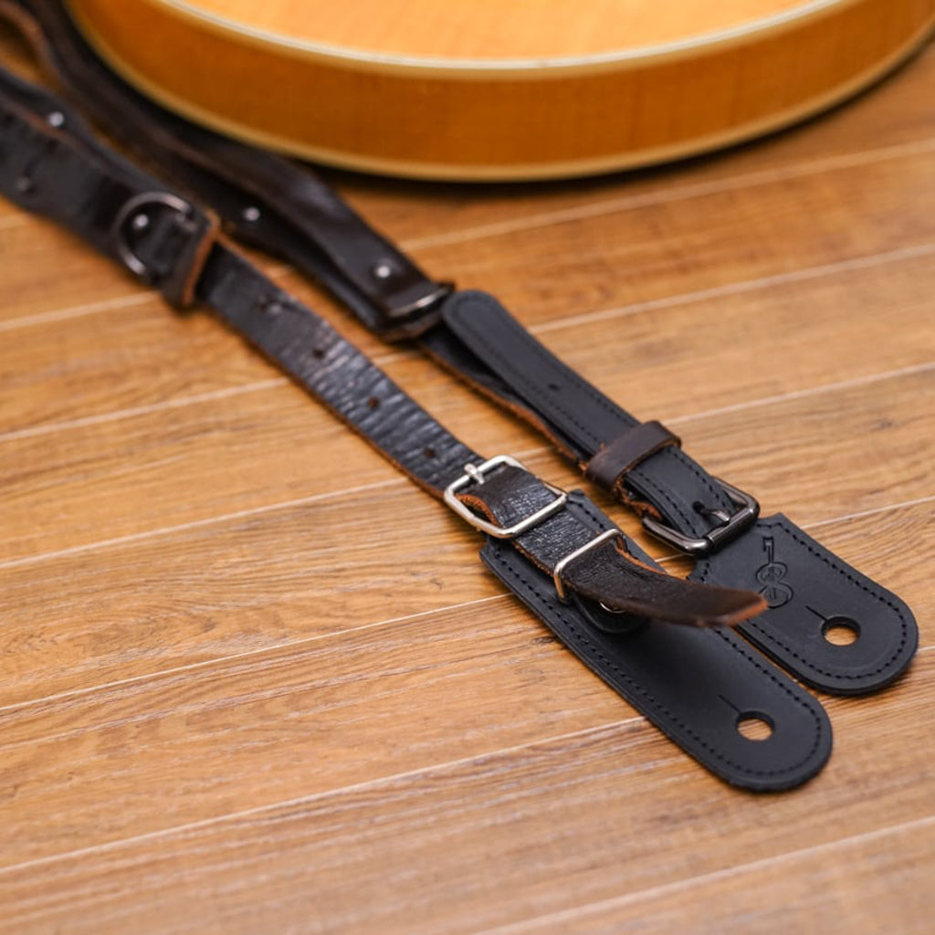 attacca | Attachment that turns a belt into a guitar strap