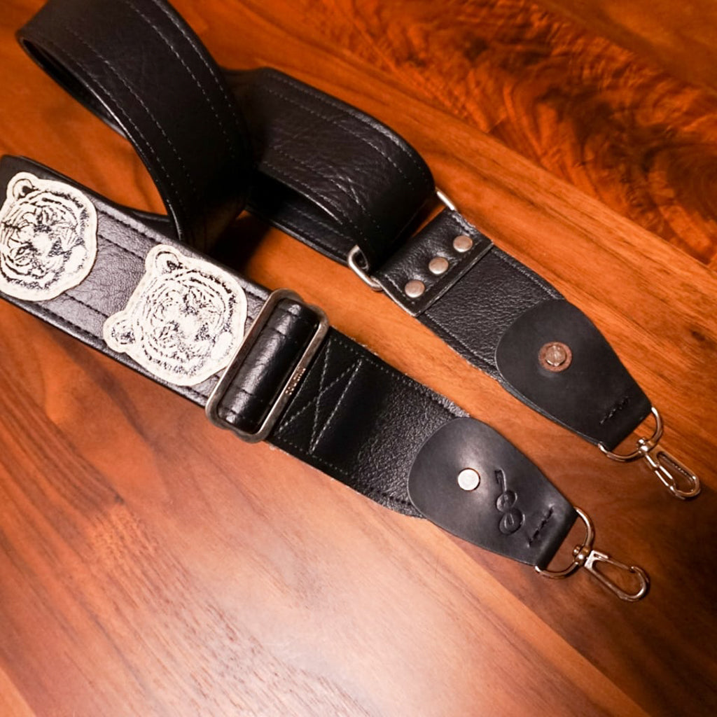Backstage for Bag | An attachment that transforms a guitar strap into a shoulder bag strap