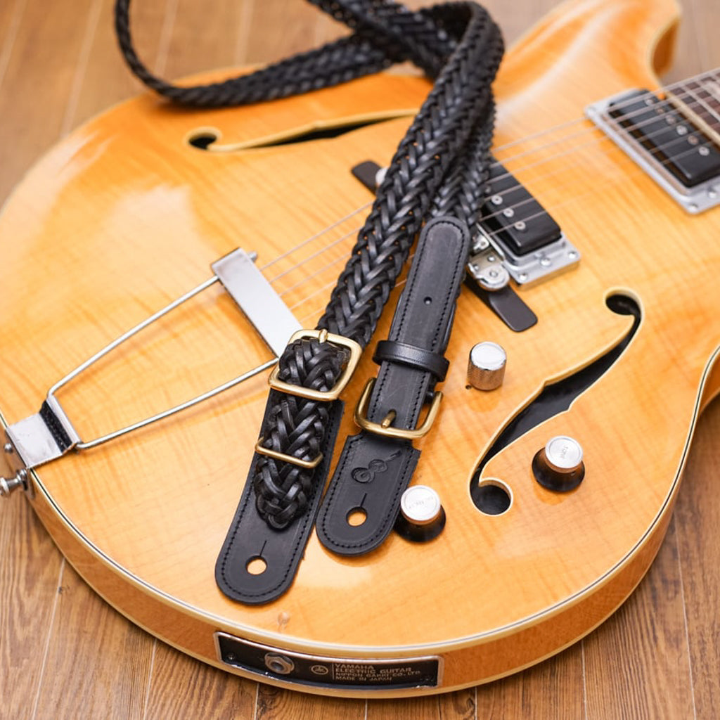attacca | Attachment that turns a belt into a guitar strap