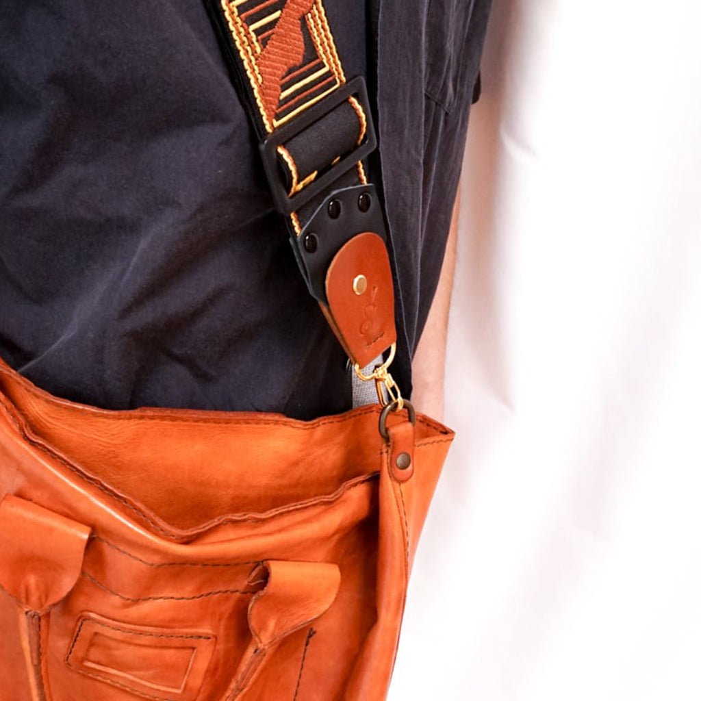 Backstage for Bag | An attachment that transforms a guitar strap into a shoulder bag strap