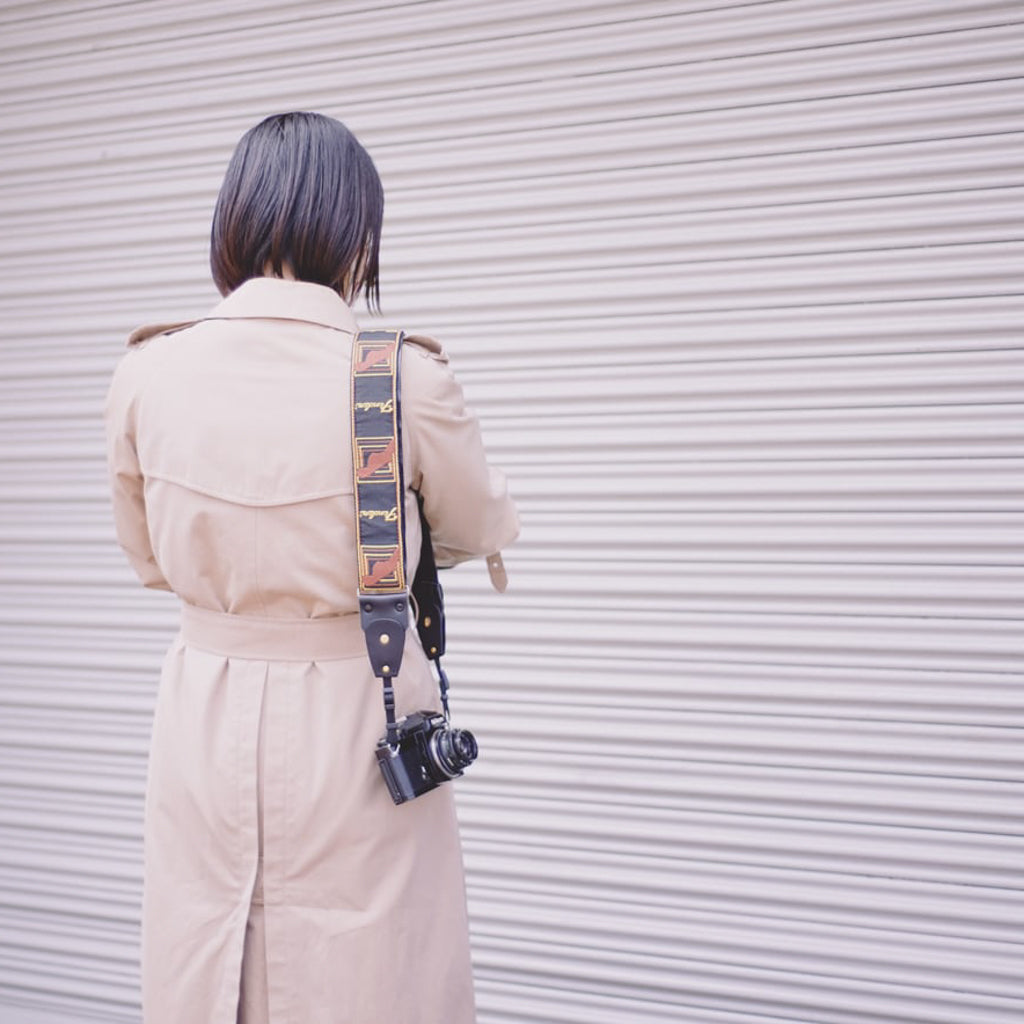 Backstage for Camera | An attachment that turns a guitar strap into a camera strap