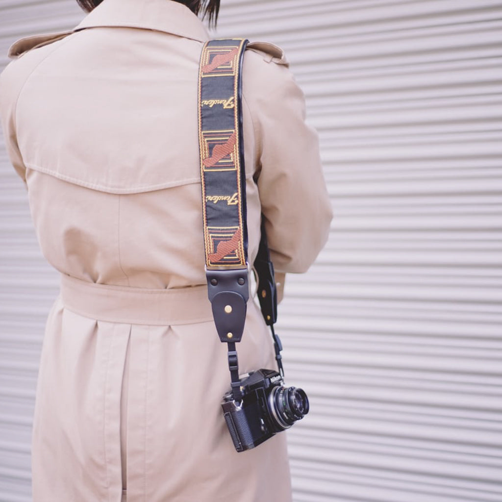 Backstage for Camera｜ギターストラップをカメラストラップに変身