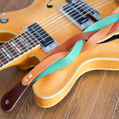 Triad トライアド Camel×Brown×Green ギターに装着したイメージ 1