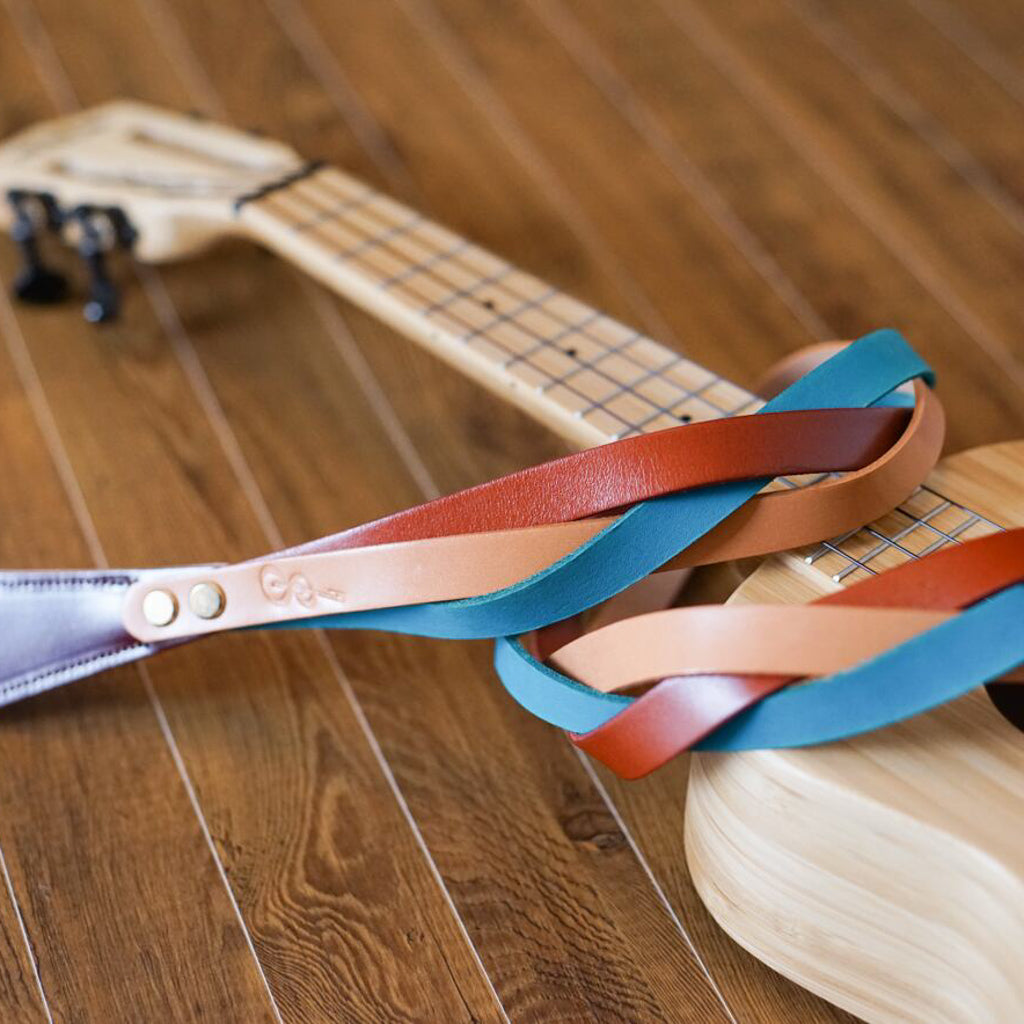 Triad for ukulele トライアド Camel×Brown×Sora ウクレレに装着したイメージ 2