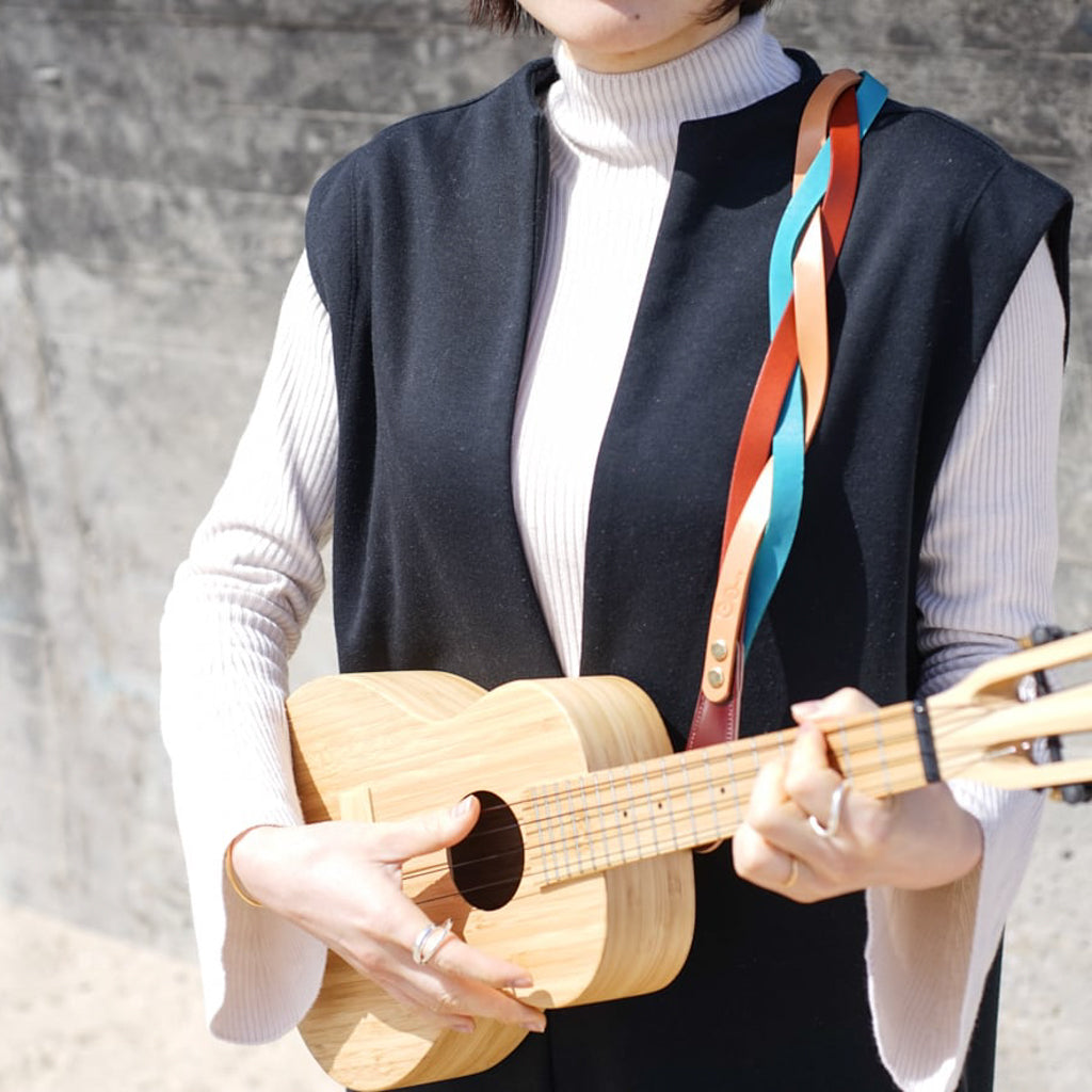 Triad for ukulele トライアド Camel×Brown×Sora ウクレレに装着したイメージ 5